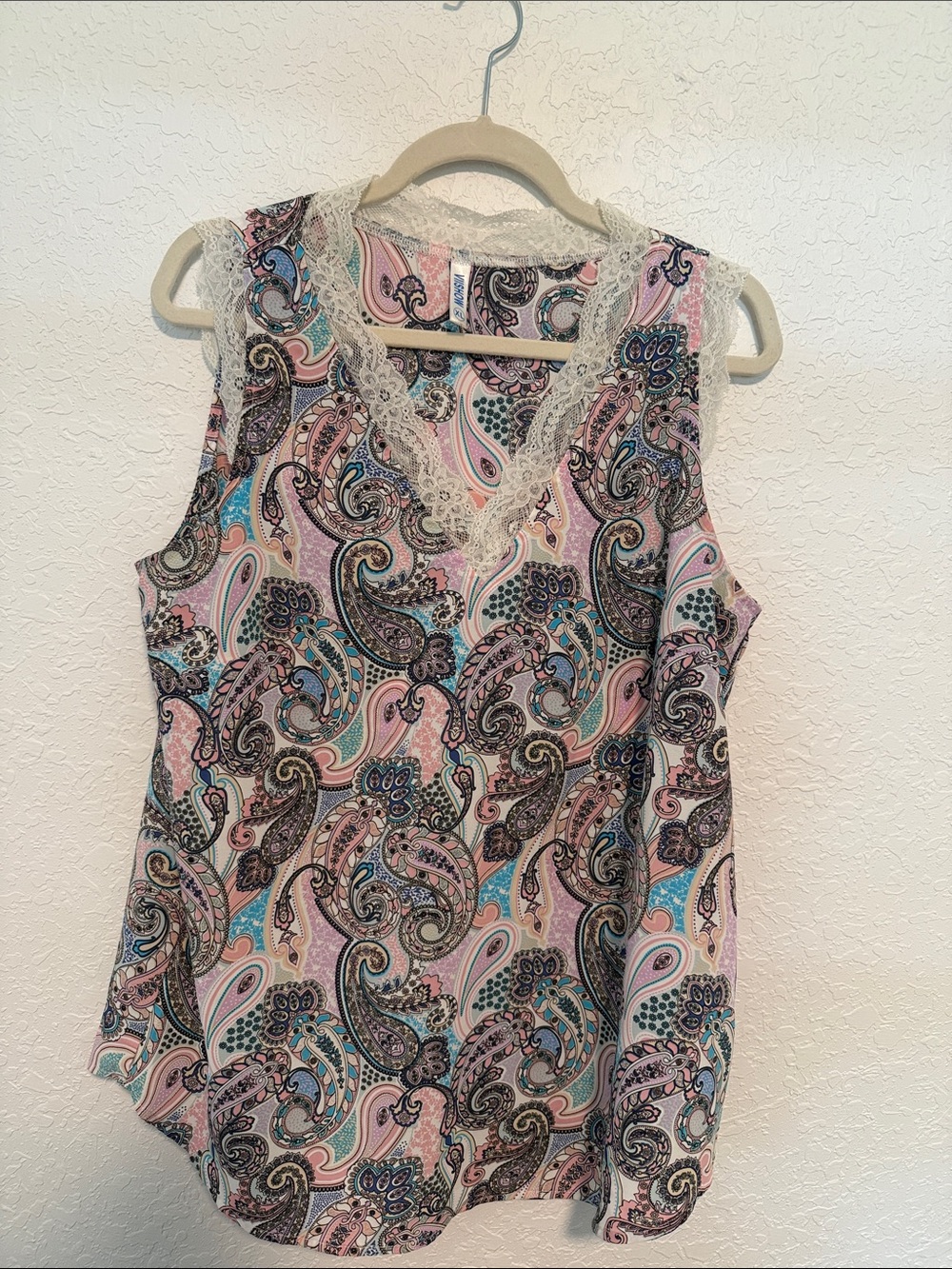 Paisley Lace-Trim V-Neck Tank Top in Pink